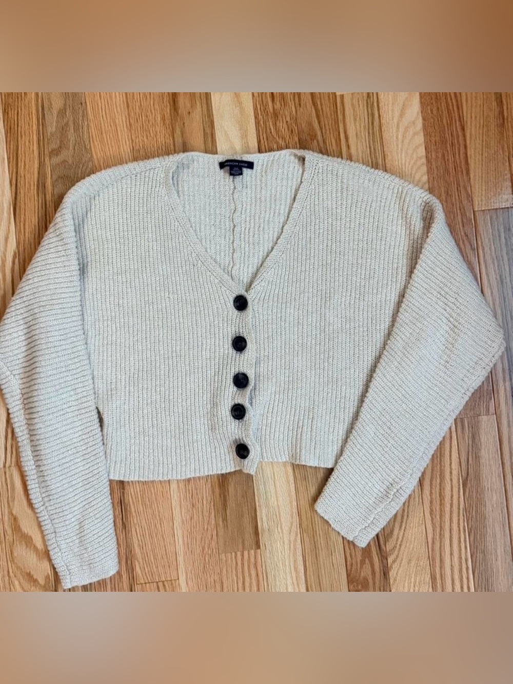 American Eagle Outfitters Cream Cropped V-Neck Button Cardigan size (m)